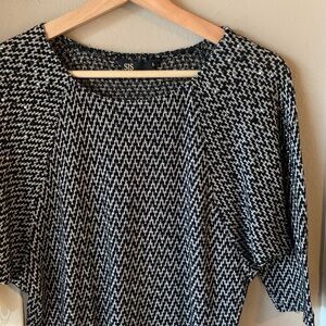 SJS Black and Tan Sparkle Dolman Sleeve Lightweight Sweater